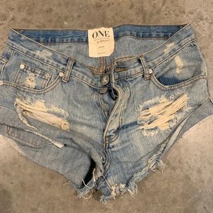 One Teaspoon Denim Destructed Shorts Size 28.